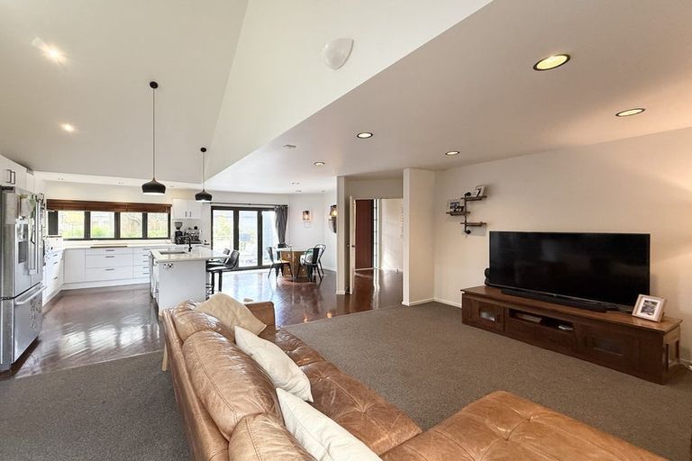 Photo of property in 701b Beach Road, Rothesay Bay, Auckland, 0630