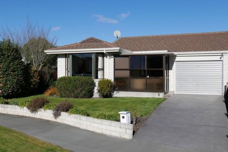 Photo of property in 2/8 James Condon Place, Redwood, Christchurch, 8051