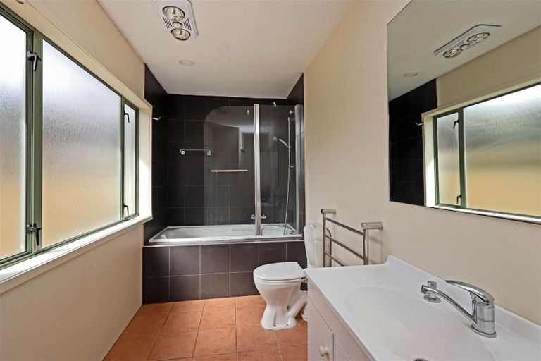 Photo of property in 214 Grove Road, Mayfair, Hastings, 4122