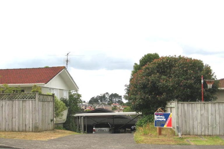 Photo of property in 2/77 Juniper Road, Sunnynook, Auckland, 0620