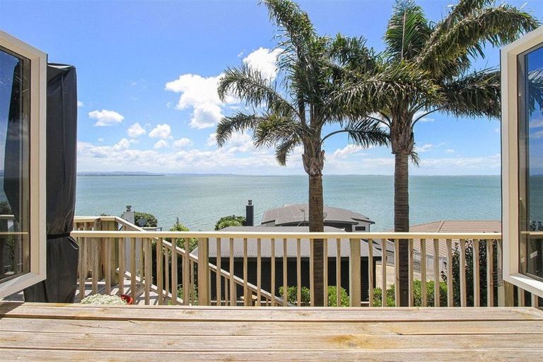 Photo of property in 28 Crispe Road, Clarks Beach, 2122
