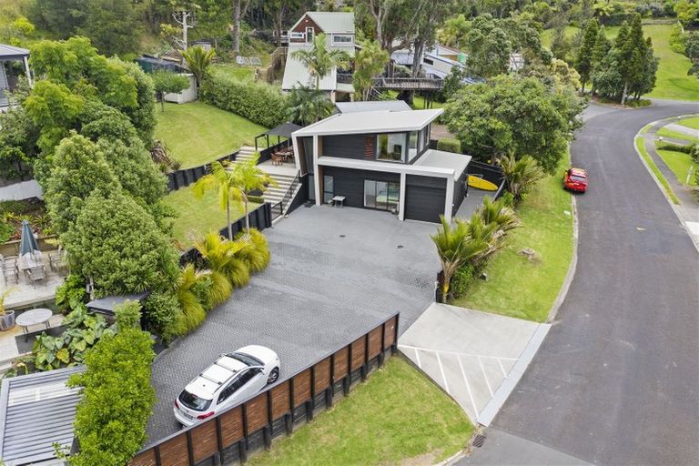 Photo of property in 133 Waireka Place, Whangamata, 3620
