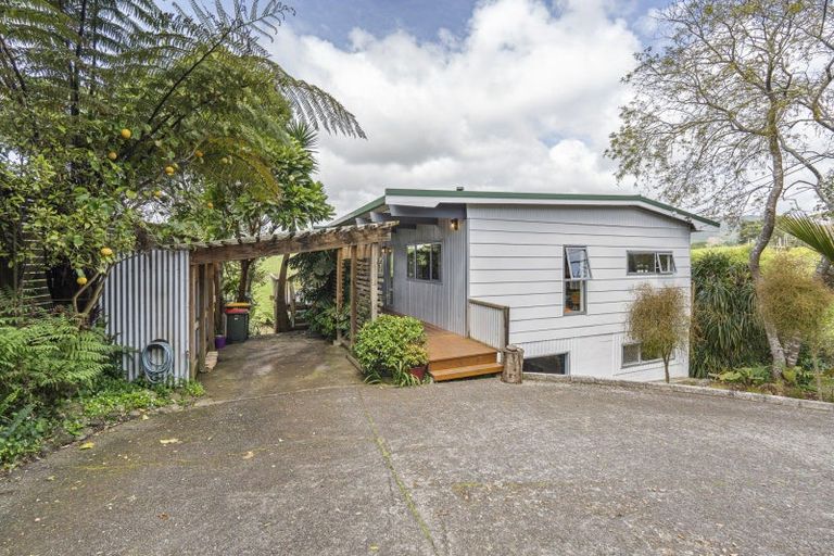 Photo of property in 15 Linda Street, Oakura, 4314
