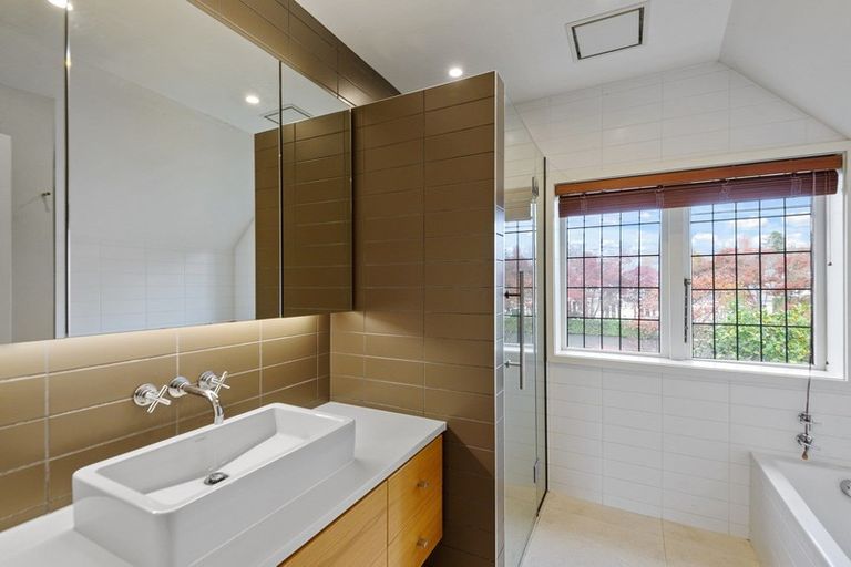 Photo of property in 37 Holmwood Road, Merivale, Christchurch, 8014