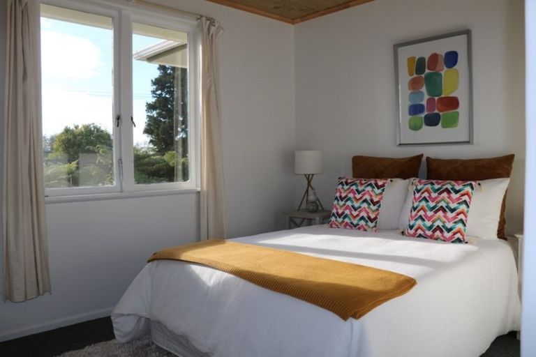 Photo of property in 28 Charles Road, Hannahs Bay, Rotorua, 3010