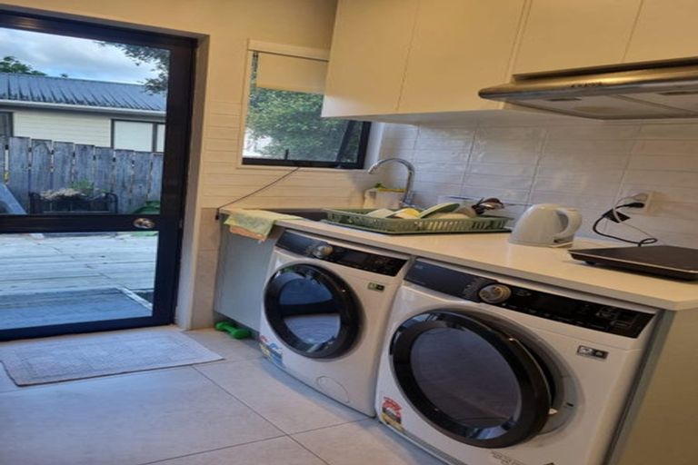 Photo of property in 1/73 Athena Drive, Totara Vale, Auckland, 0629