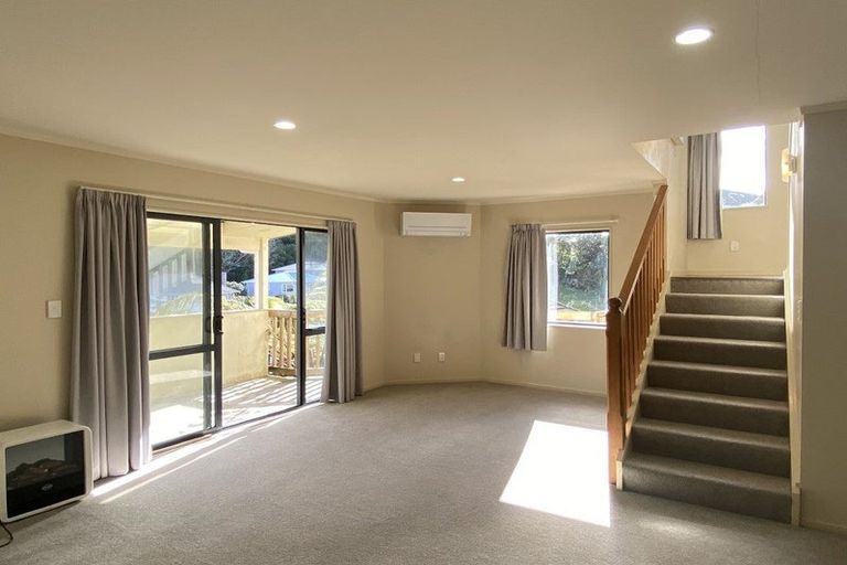 Photo of property in 37 Olivia Crescent, Tawa, Wellington, 5028