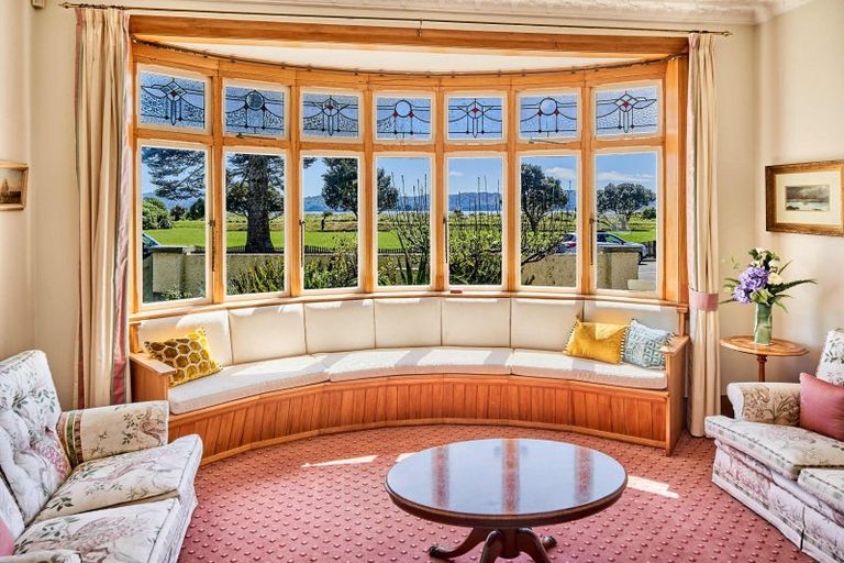 Photo of property in 35 Marine Parade, Eastbourne, Lower Hutt, 5013