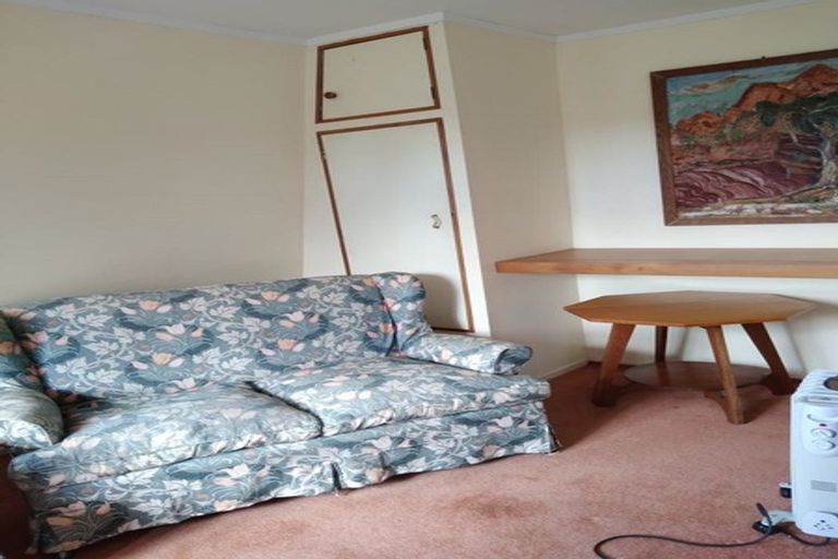 Photo of property in 92 Wyndham Road, Pinehaven, Upper Hutt, 5019