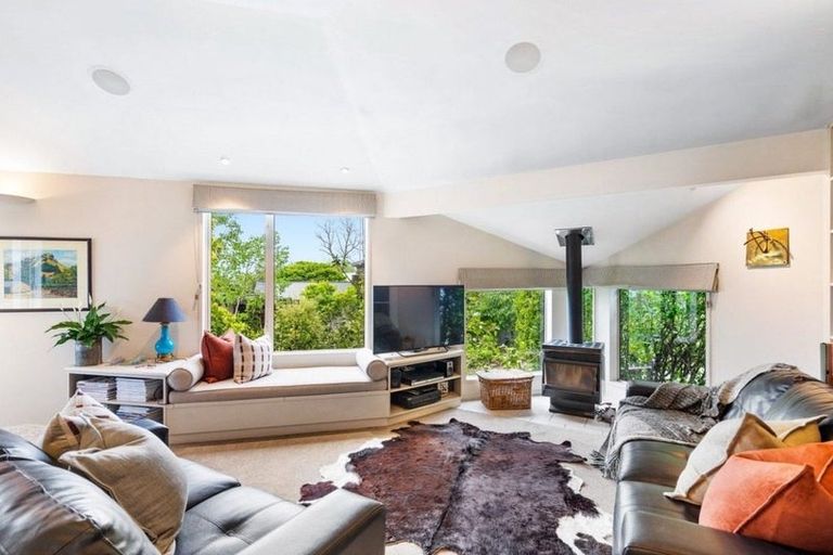 Photo of property in 12 Shortland Place, Havelock North, 4130