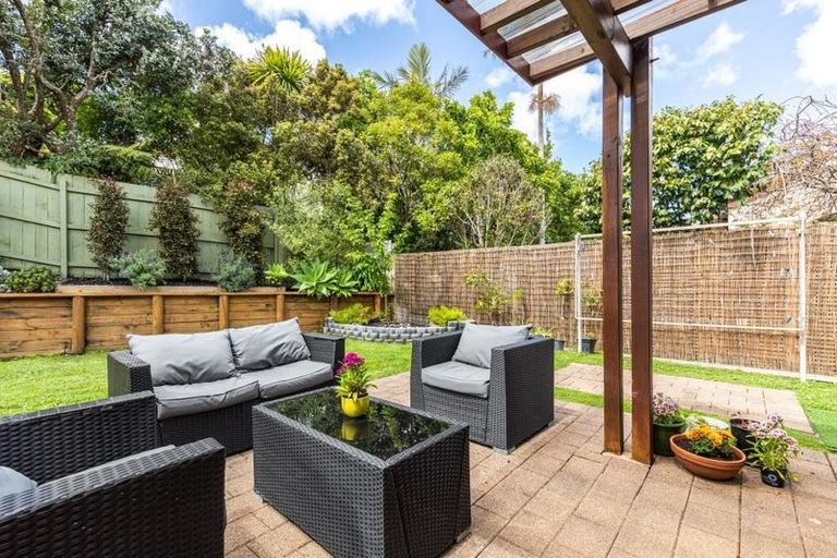 Photo of property in 5/8 Tobago Place, Sunnynook, Auckland, 0620
