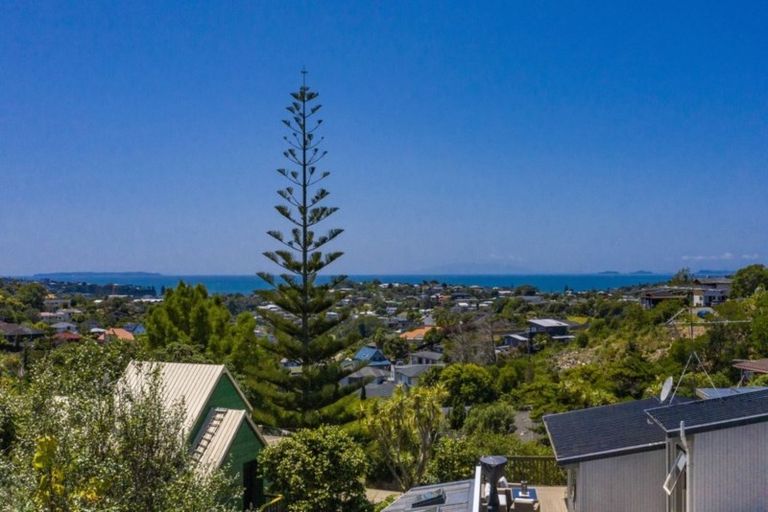 Photo of property in 124 Arran Road, Browns Bay, Auckland, 0630