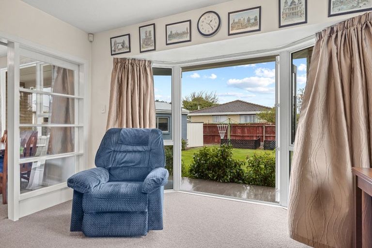 Photo of property in 12 Cowper Place, Avondale, Christchurch, 8061
