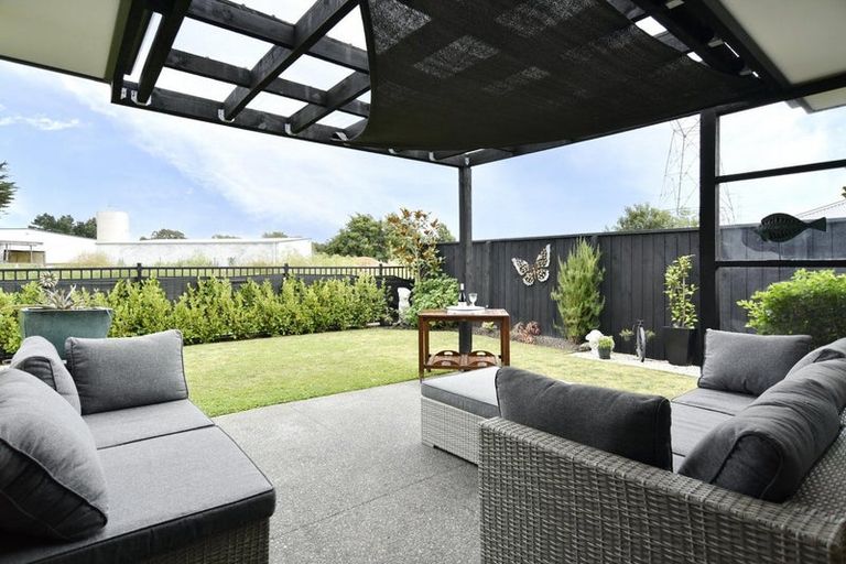 Photo of property in 2 Stratford (pvt) Way, Rangiora, 7400