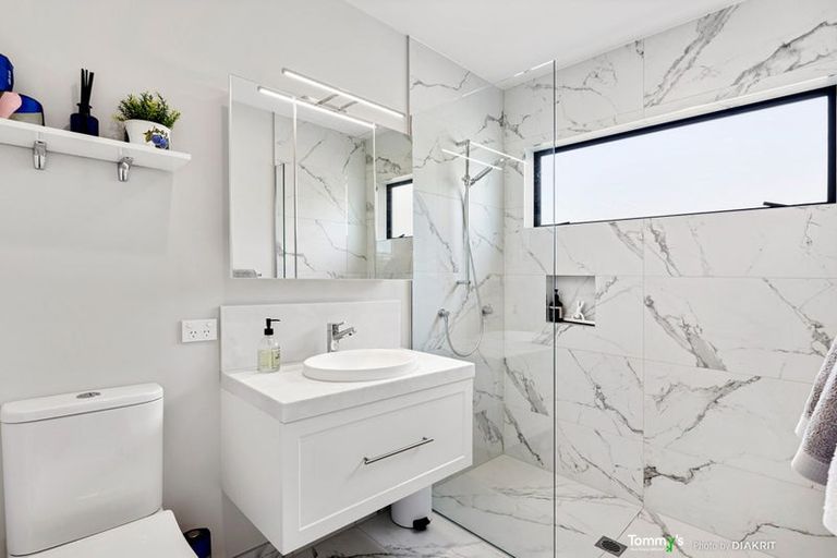 Photo of property in 15 Riroriro Close, Crofton Downs, Wellington, 6035