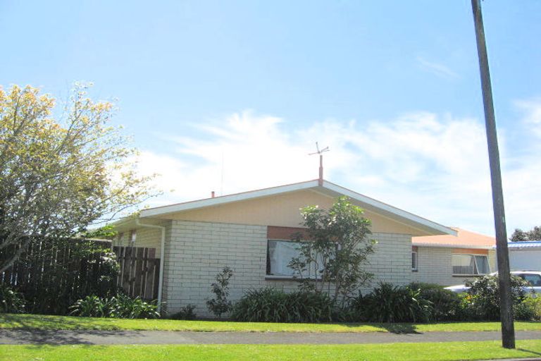 Photo of property in 2 Cargill Place, Frankleigh Park, New Plymouth, 4310