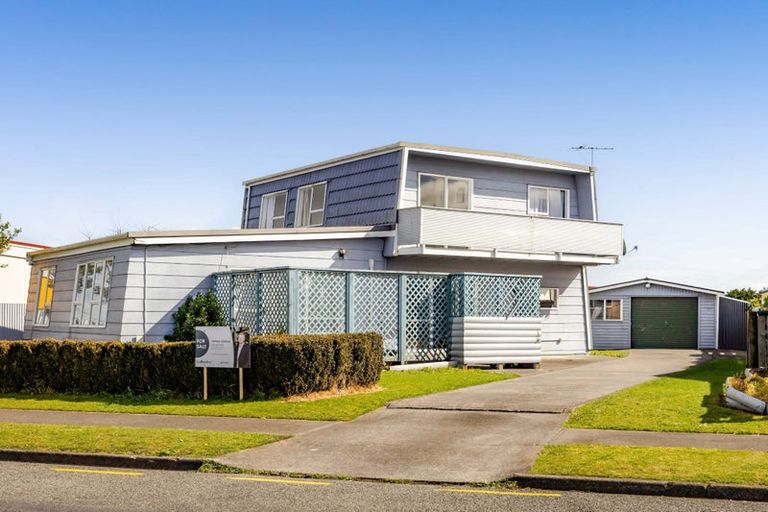 Photo of property in 1 County Drive, Hawera, 4610