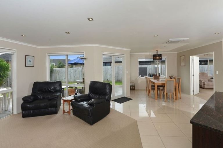 Photo of property in 18 Roto View, One Tree Point, 0118