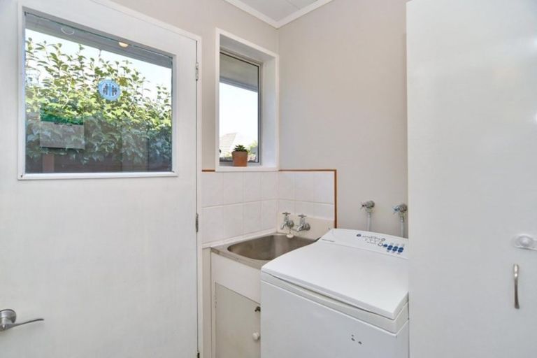 Photo of property in 2/10 Salford Avenue, Redwood, Christchurch, 8051