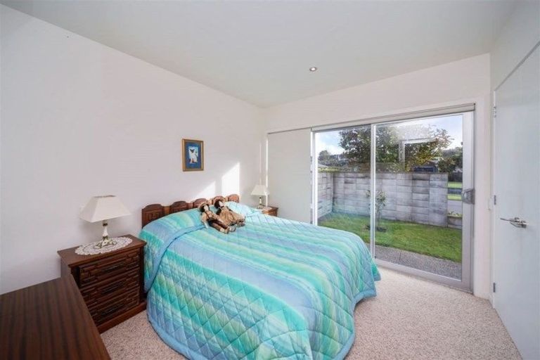 Photo of property in 16 Links Drive, Waiwhakaiho, New Plymouth, 4312