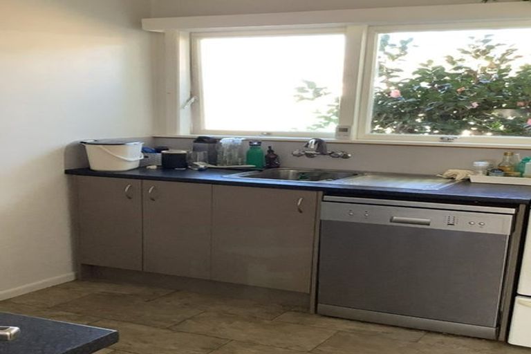 Photo of property in 1/1 Ocean View Road, Hillcrest, Auckland, 0627