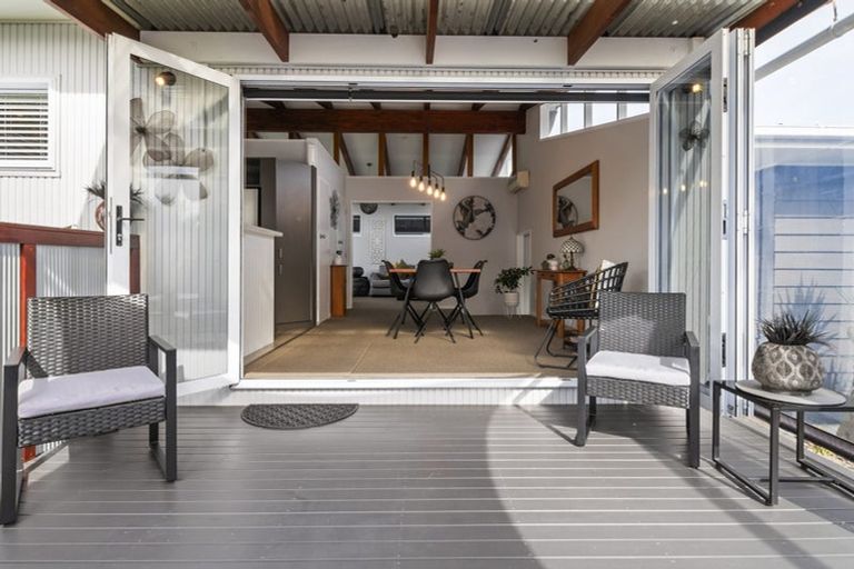 Photo of property in 10 Wikiriwhi Crescent, Awapuni, Palmerston North, 4412