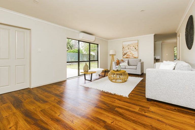 Photo of property in 26 Etherton Drive, Weymouth, Auckland, 2103