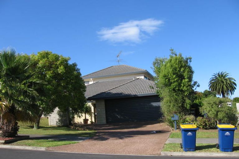 Photo of property in 25 Calypso Way, Unsworth Heights, Auckland, 0632