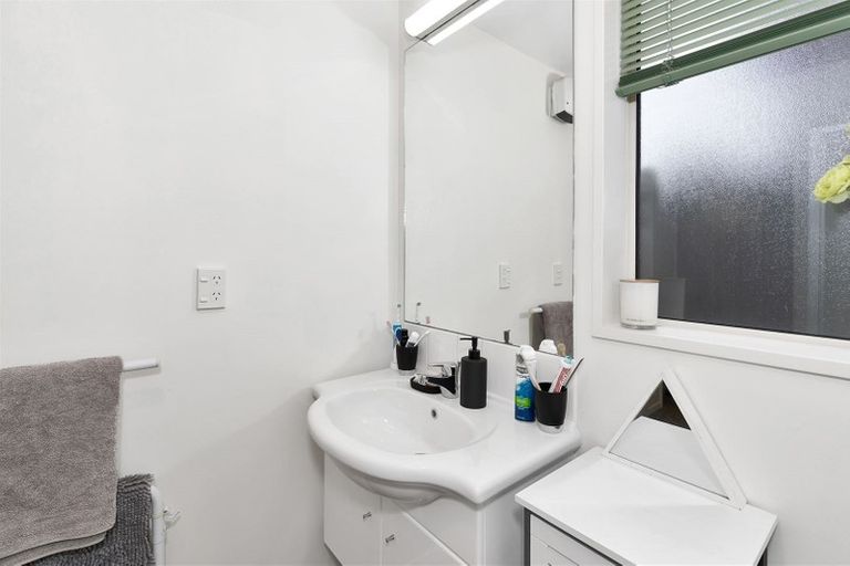 Photo of property in 2a Defoe Place, Waltham, Christchurch, 8023