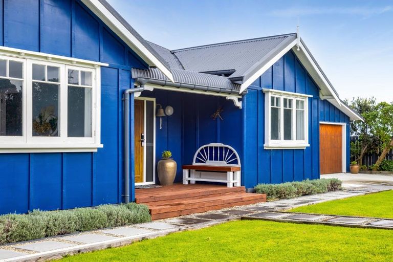 Photo of property in 16 Hector Place, Opunake, 4616