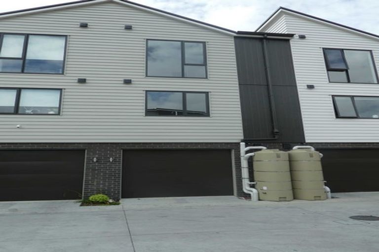 Photo of property in 2/504 Don Buck Road, Massey, Auckland, 0614