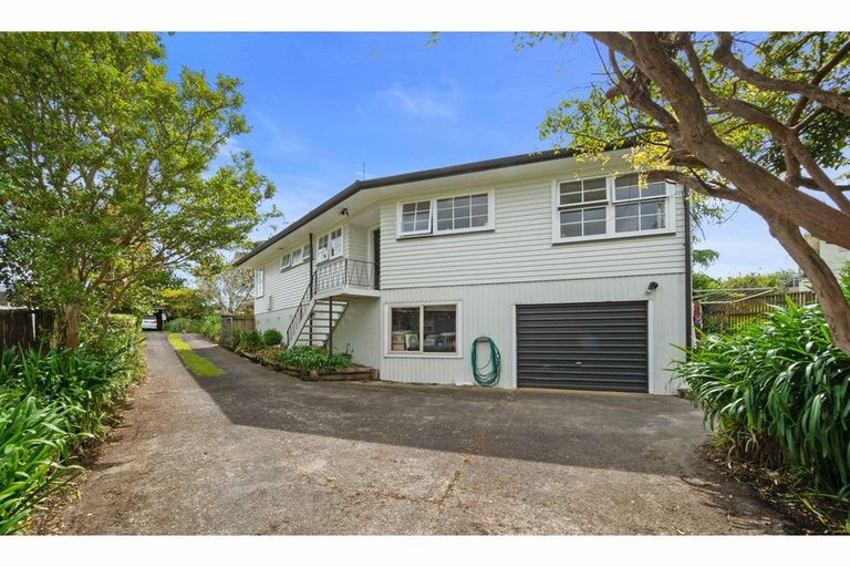 Photo of property in 4 Anich Road, Massey, Auckland, 0614