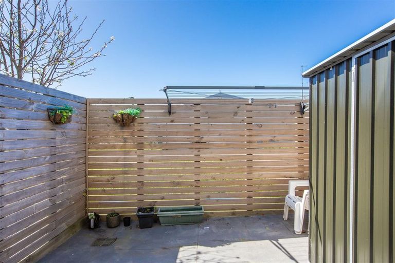 Photo of property in 19/9 Surrey Street, Tawa, Wellington, 5028