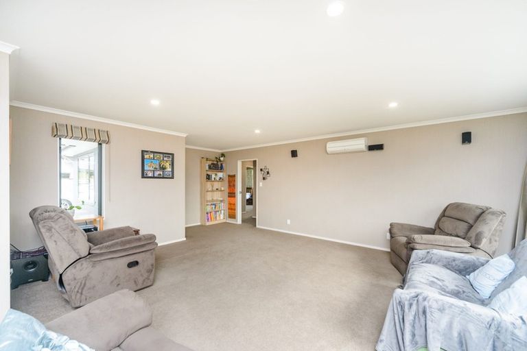 Photo of property in 8 Angelina Way, Kelvin Grove, Palmerston North, 4414
