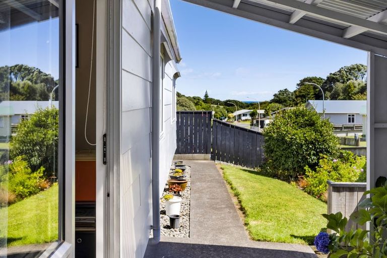 Photo of property in 33 Herekawe Drive, Spotswood, New Plymouth, 4310