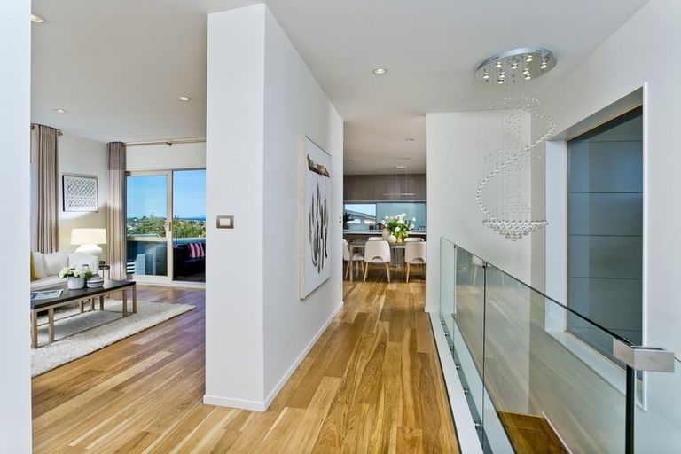 Photo of property in 8 Currey Crescent, Milford, Auckland, 0620