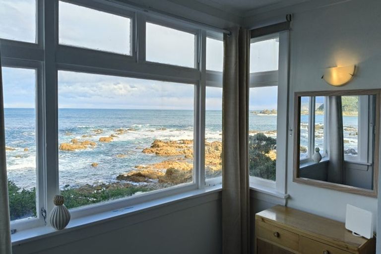 Photo of property in 156 The Esplanade, Houghton Bay, Wellington, 6023