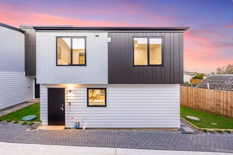 Photo of property in 6/24 Tupaki Place, Pakuranga Heights, Auckland, 2010