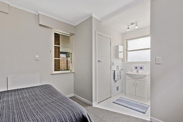 Photo of property in 56 Motuhara Road, Plimmerton, Porirua, 5026