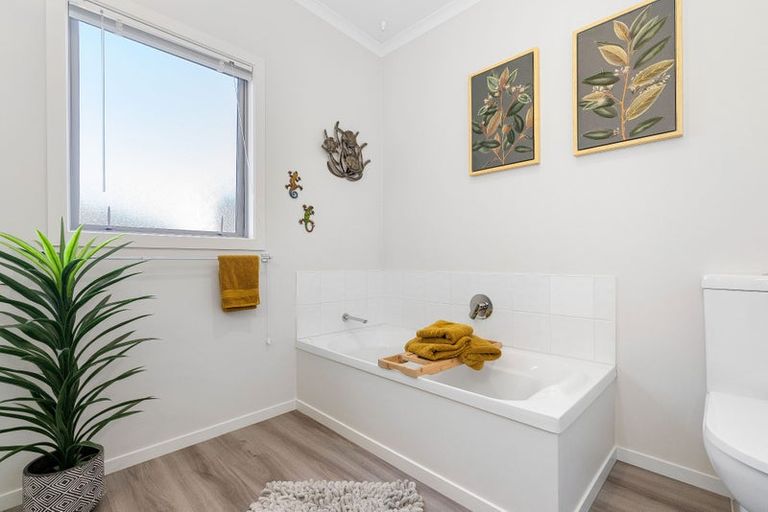 Photo of property in 21 Okarito Avenue, Levin, 5510