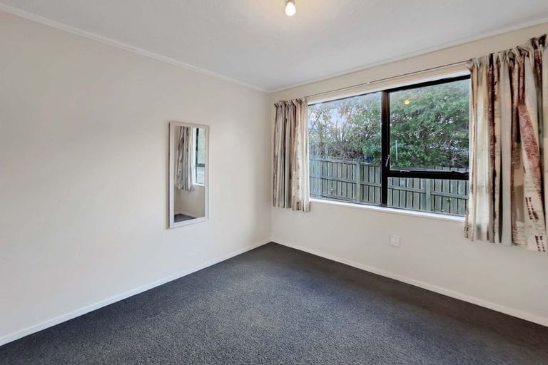 Photo of property in 5 Fenchurch Grove, Stokes Valley, Lower Hutt, 5019