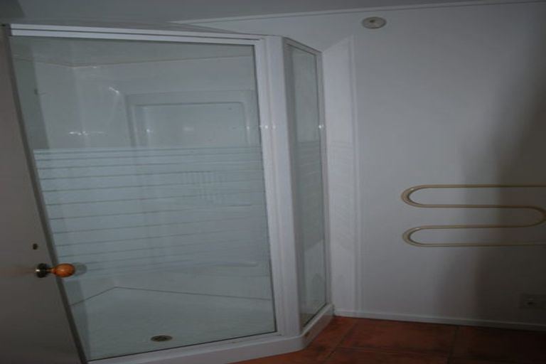 Photo of property in 28 Mckerrow Place, Sunshine Bay, Queenstown, 9300