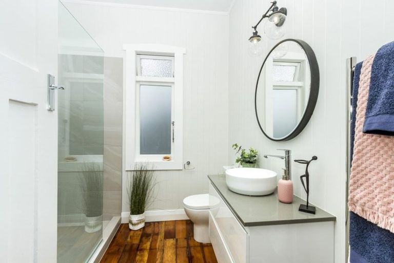 Photo of property in 10 North Avenue, Narrow Neck, Auckland, 0624