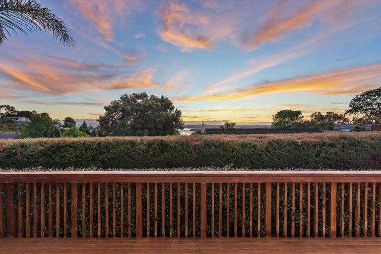 Photo of property in 3 Sispara Place, Beach Haven, Auckland, 0626