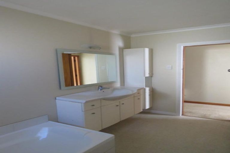 Photo of property in 2 Shortland Street, Lower Vogeltown, New Plymouth, 4310