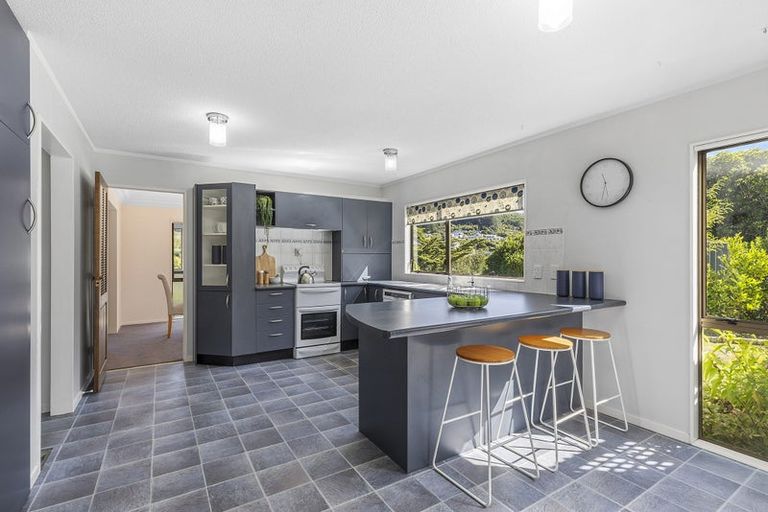 Photo of property in 20 Zande Terrace, Tawa, Wellington, 5028