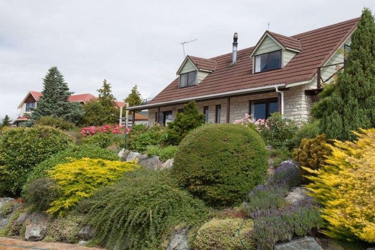 Photo of property in 4 Hamilton Drive, Lake Tekapo, 7999