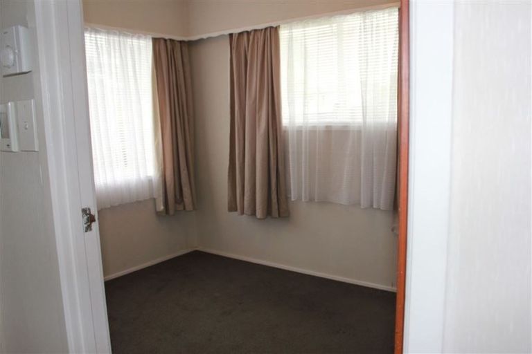 Photo of property in 1/71 Hepburn Road, Glendene, Auckland, 0602