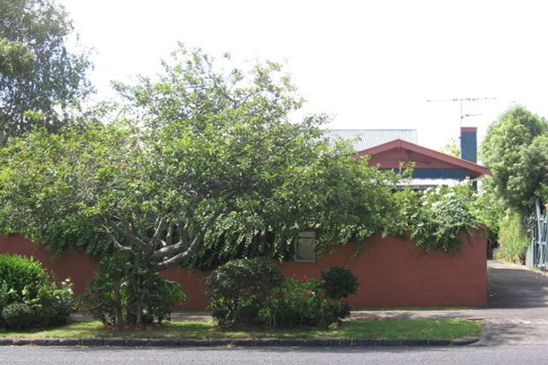 Photo of property in 69 Martin Avenue, Mount Albert, Auckland, 1025