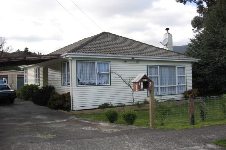 Photo of property in 18 Gibbs Crescent, Wainuiomata, Lower Hutt, 5014